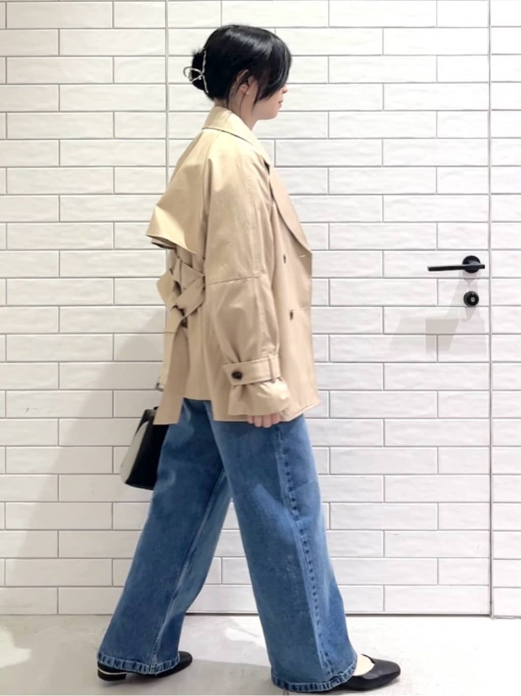 しおりさんの「OPAQUE.CLIP｜ミドルトレンチコート【洗濯機OK】」を使ったコーディネート