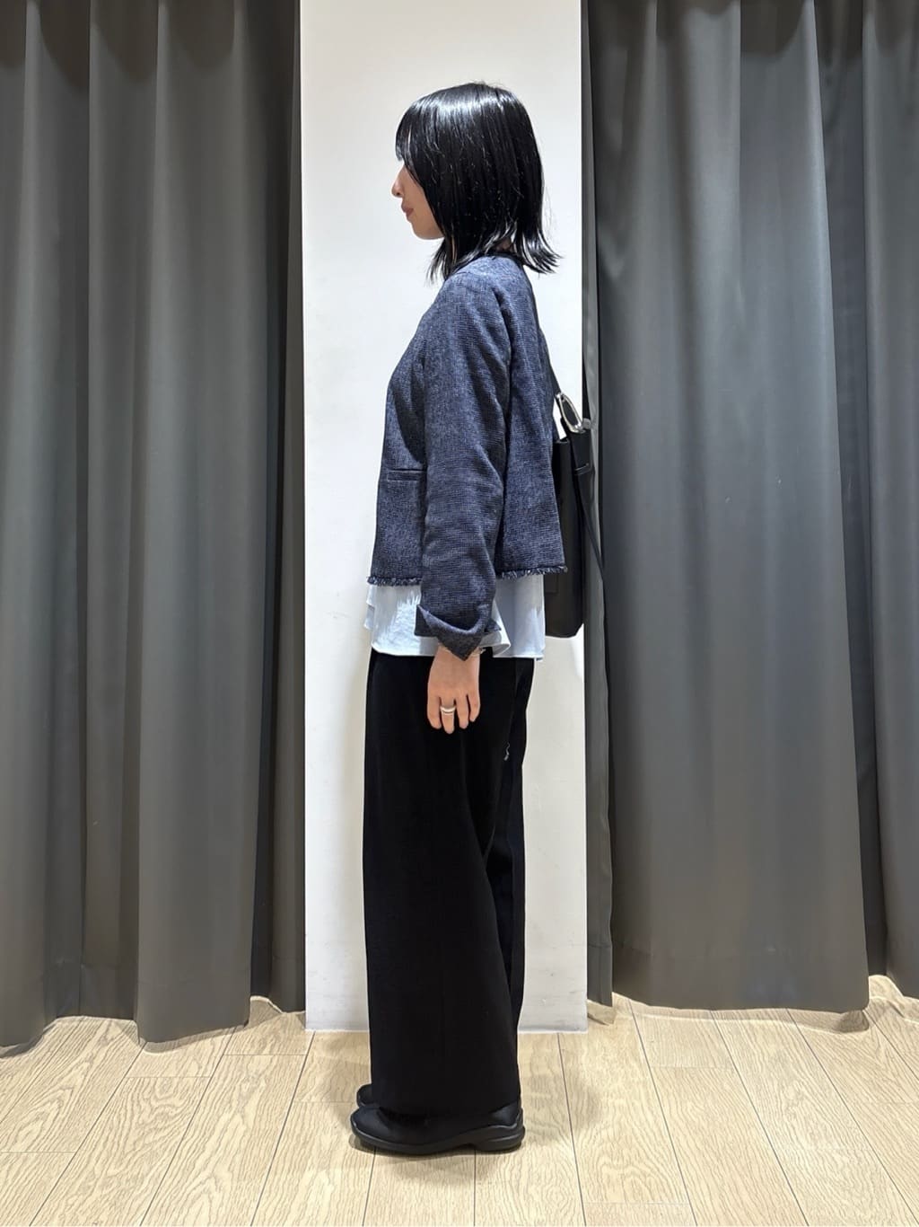 Yoshimiさんの「INDIVI｜【洗える／UVケア／SETUP可】着る日傘ペプラムブラウス」を使ったコーディネート