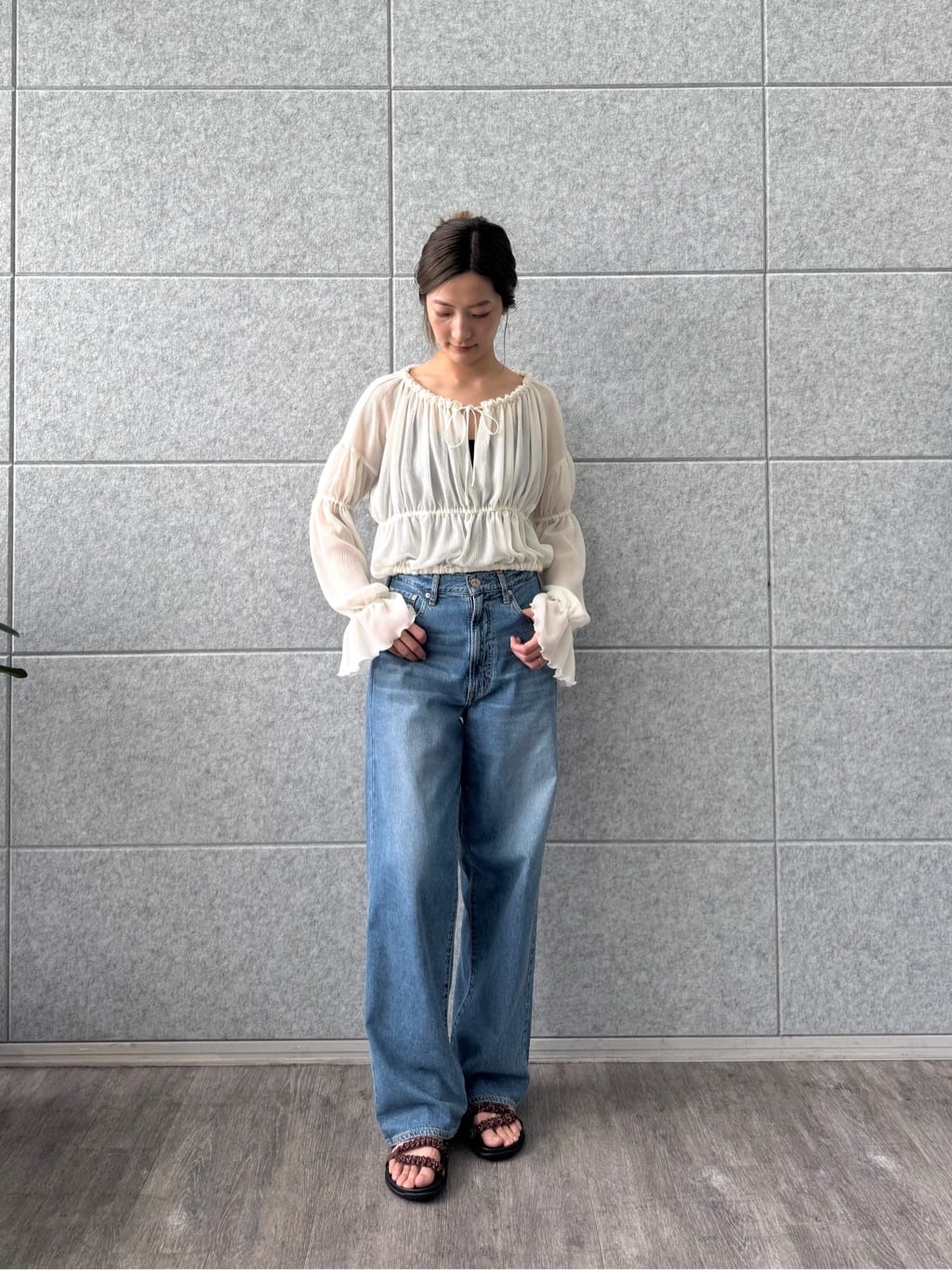 uchi__yamaさんの「CODE A｜off－shoulder blouse」を使ったコーディネート