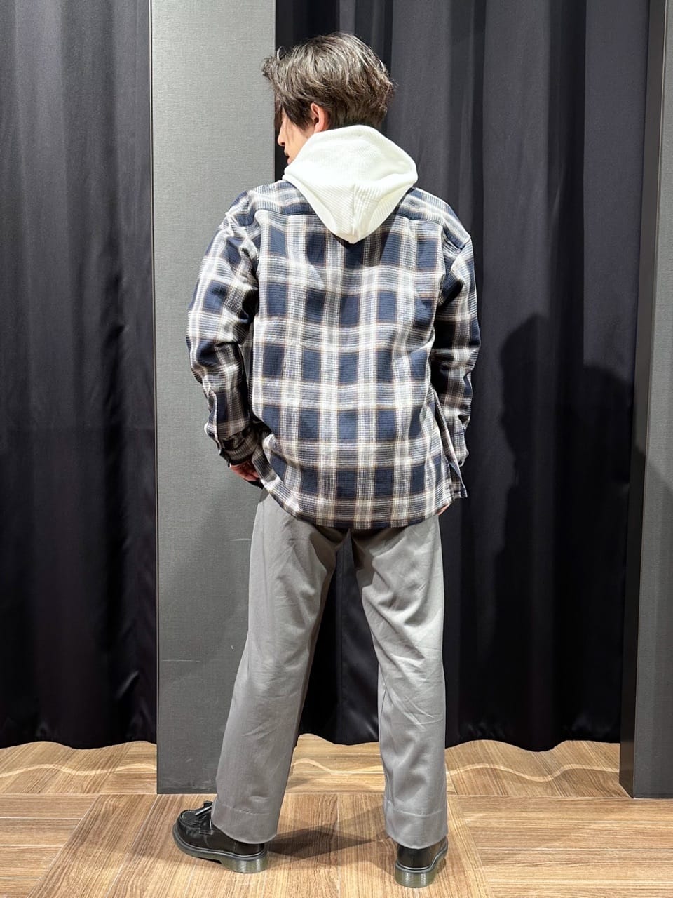 tomoyaさんの「THE SHOP TK｜【さりげない表情が、品よく映える。】ふくれジャカードパーカ」を使ったコーディネート