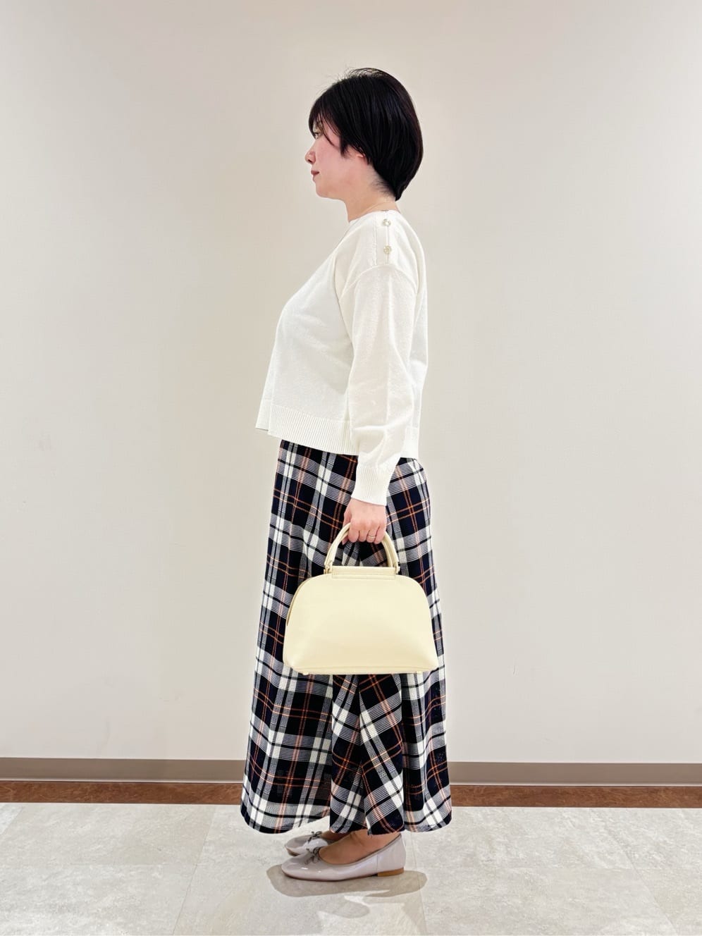 marikoさんの「grove｜【おうちで洗える】顔周りすっきり、ボートネックニット」を使ったコーディネート