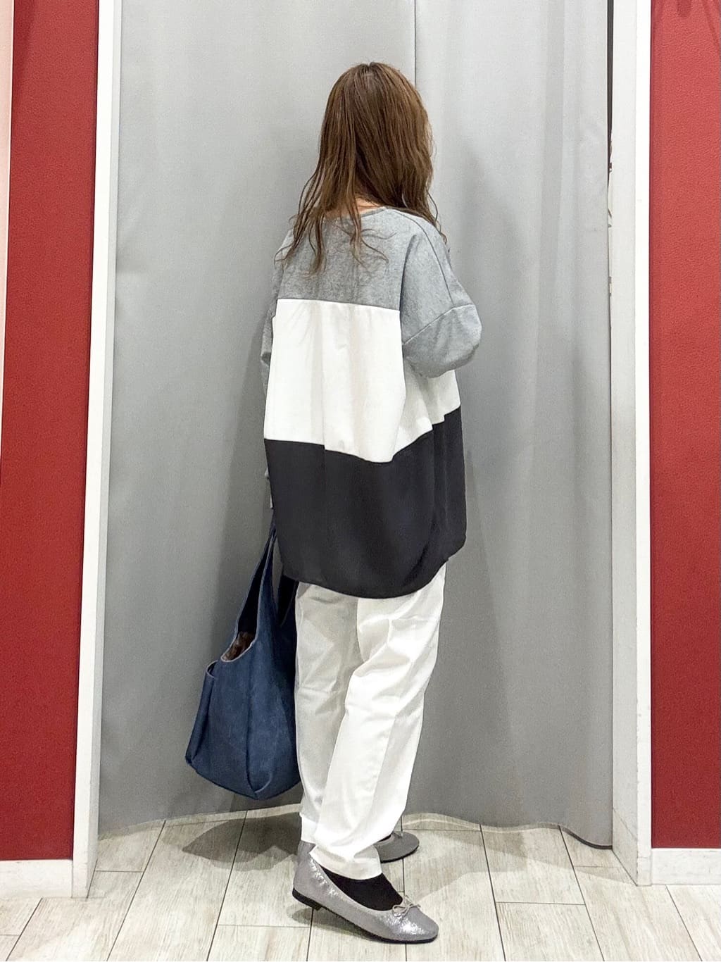 shioさんの「SHOO･LA･RUE｜【洗濯機可/S-LL/体型カバー】インせず着られる 3段切替 配色トップス」を使ったコーディネート