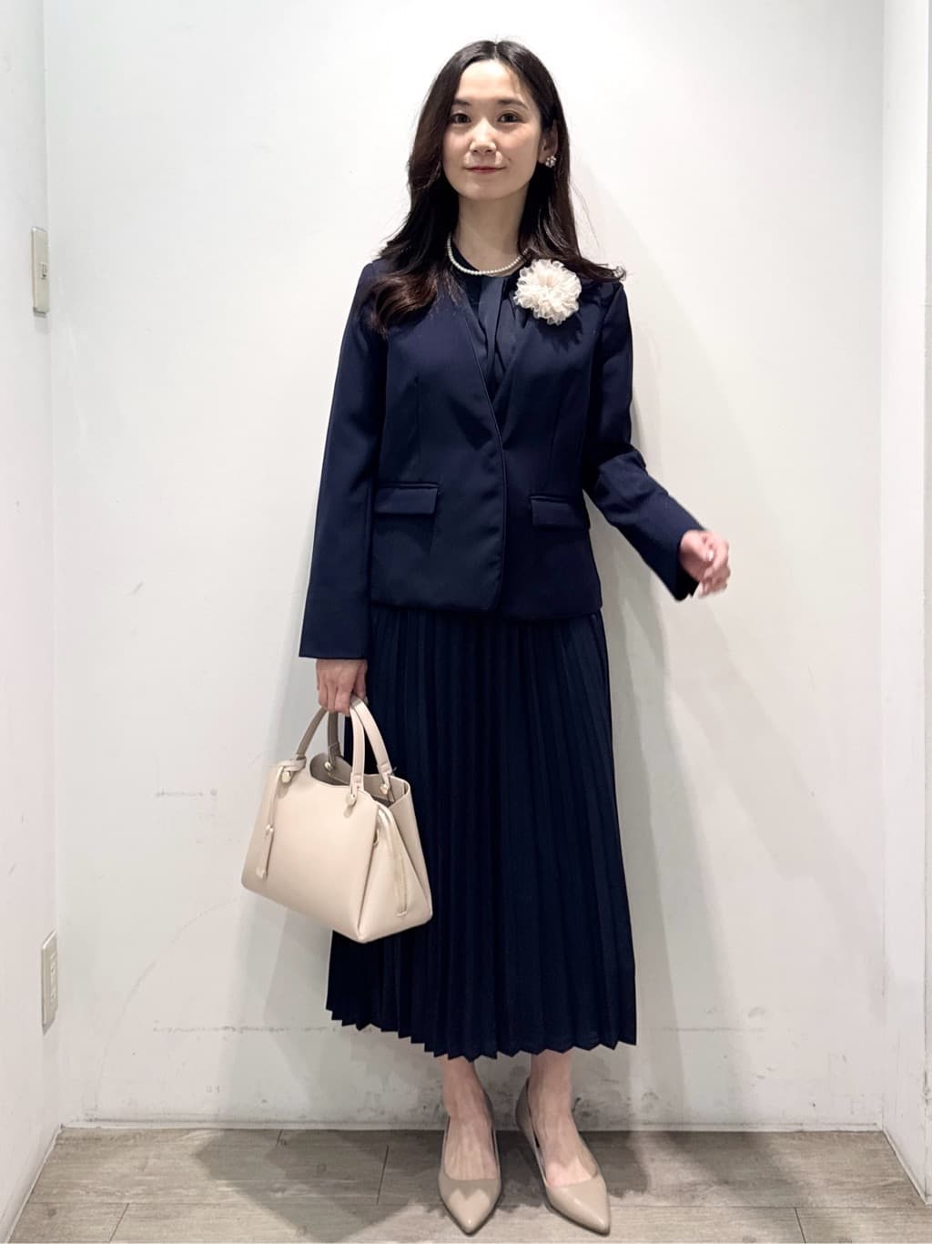 yuicciさんの「OPAQUE.CLIP｜《通勤／セットアップ対応》 パイピングVネックジャケット【洗濯機OK】」を使ったコーディネート