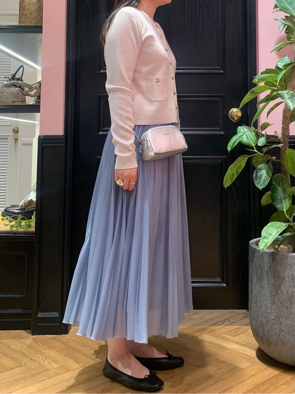 SAKAIさんの「DRESSTERIOR｜◆ウォッシャブルコットンカシミヤカーディガン」を使ったコーディネート