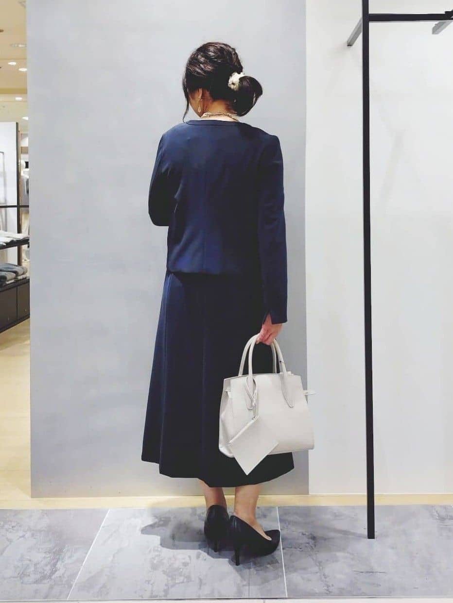 TOMOMIさんの「INDIVI｜【上品光沢／SETUP可能】切り替えデザインジャケット」を使ったコーディネート