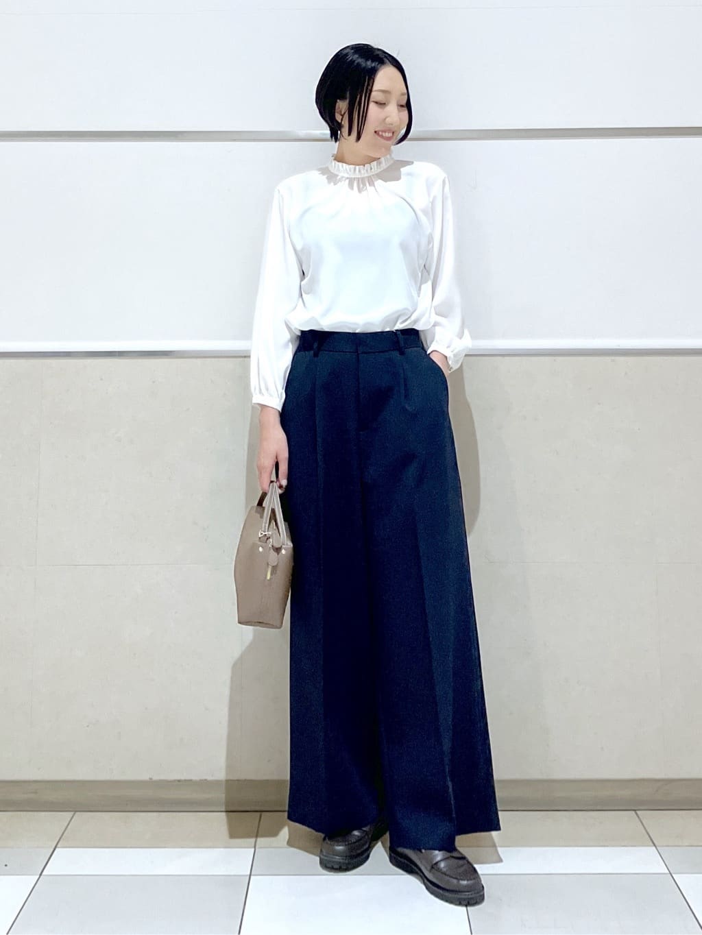 eriko さんの「Dessin｜【洗える】フリルネックジョーゼットブラウス」を使ったコーディネート