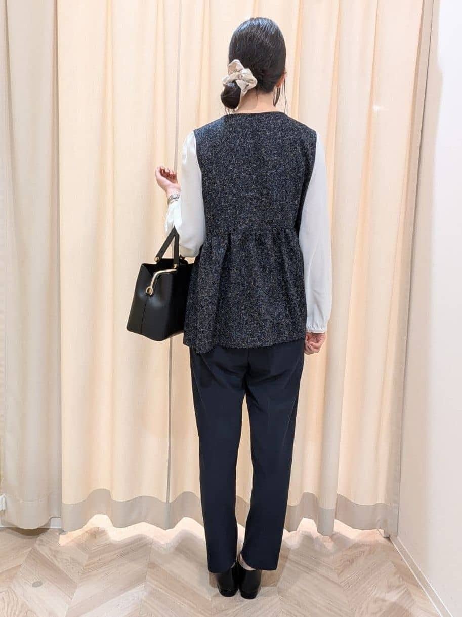 hinaさんの「SHOO･LA･RUE｜【洗濯機可/セットアップ可/S-3L】きちんと楽に。カットジョーゼット テーパードパンツ」を使ったコーディネート