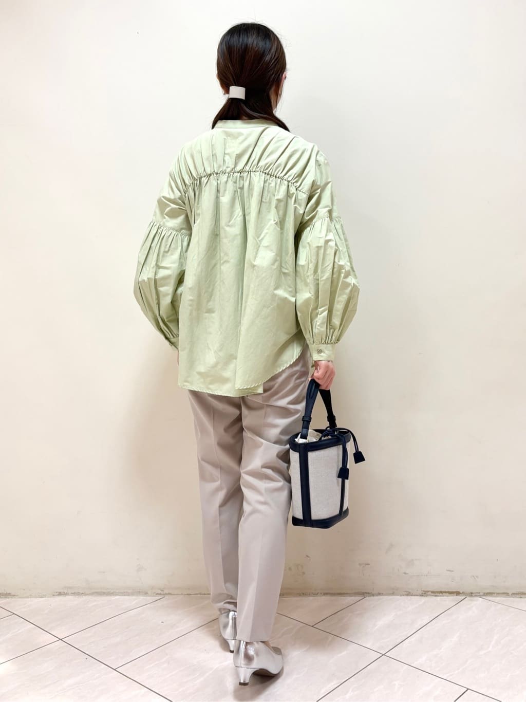 mikiさんの「Reflect｜【レイヤードにおすすめ◎】バンドカラーボリュームスリーブシャツ」を使ったコーディネート