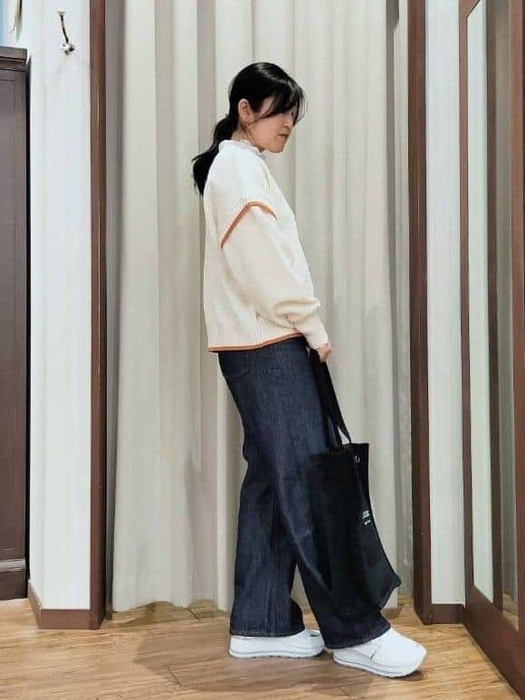 chami さんの「SHOO･LA･RUE｜【前後2WAY/S-LL】体型カバーもこなれ見えも叶う　ふんわりお袖の配色パイピングニット」を使ったコーディネート