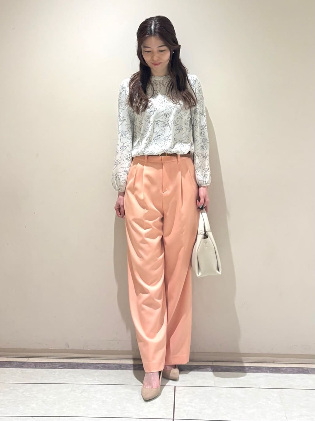 sakiさんの「COUP DE CHANCE｜【手洗い可／日本製】花柄ブラウス」を使ったコーディネート