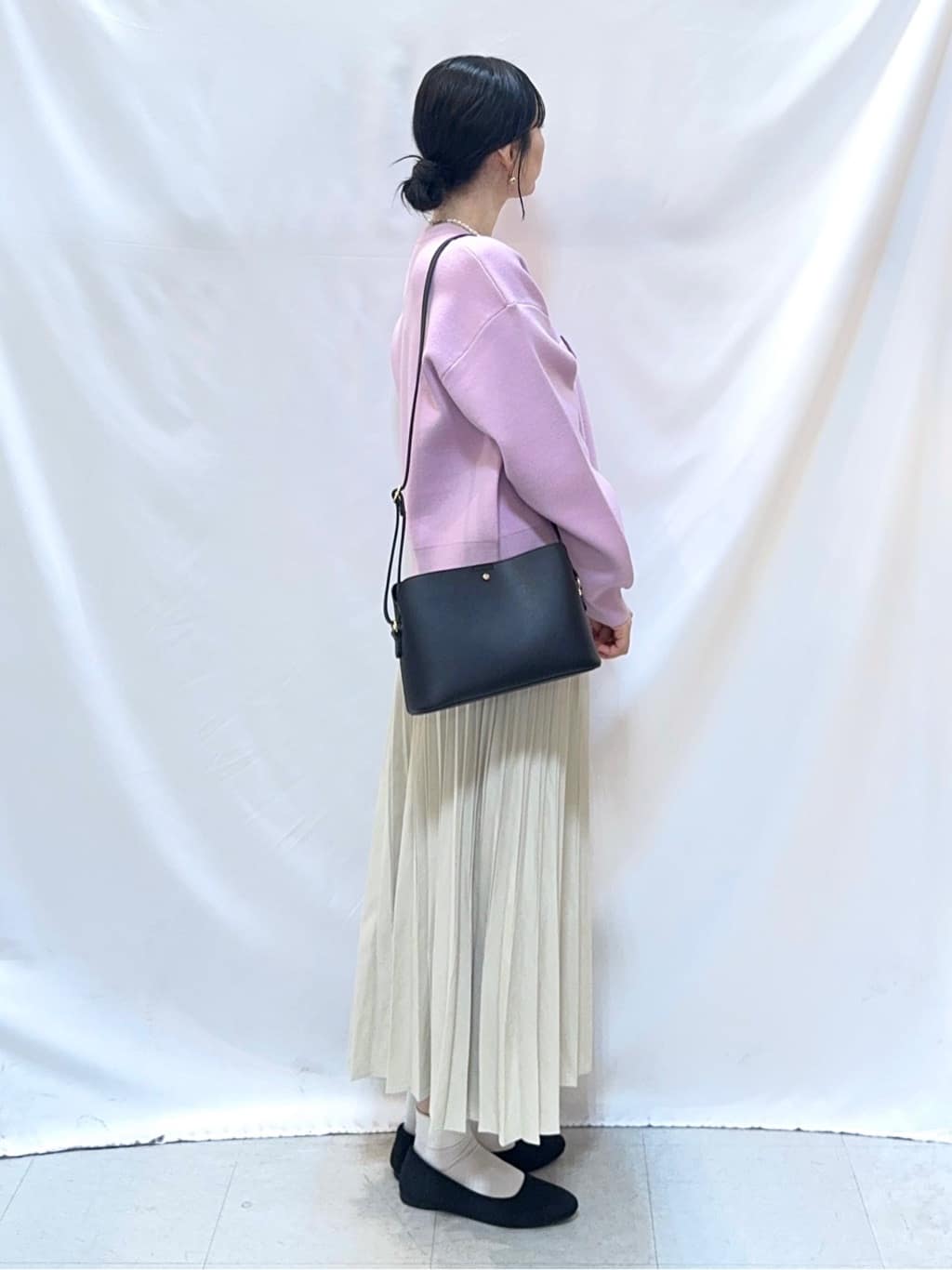 𝐇𝐢𝐫𝐨𝐦𝐢さんの「SHOO･LA･RUE｜【洗濯機可/S-LL】1枚でも羽織りでも 華やか上品カーデ」を使ったコーディネート