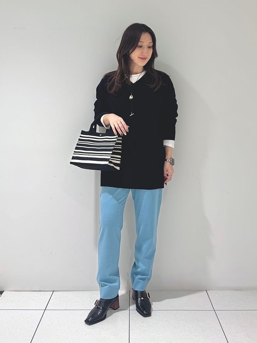 そんさんの「INDIVI｜【洗える／チュニック丈／カシミヤ混】スリットデザインVネックニット」を使ったコーディネート