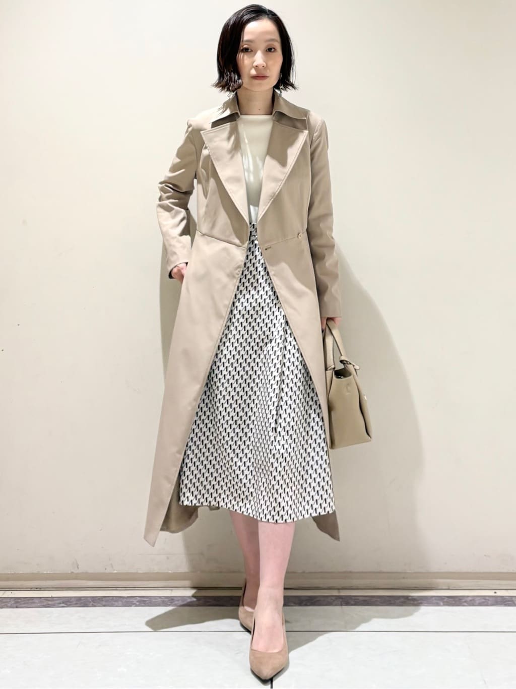Takahashiさんの「COUP DE CHANCE｜【きれいめ羽織り】Aラインドレスコート」を使ったコーディネート