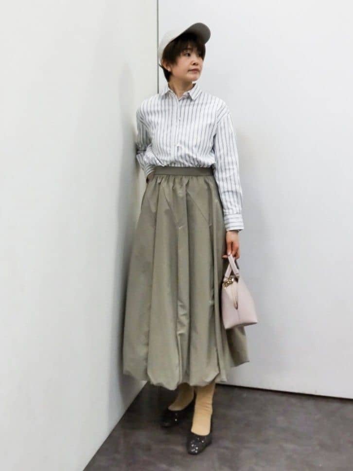 やまちゃんさんの「grove｜羽織としても大活躍！驚きの伸びを備えたコットンナイロンストレッチシャツ」を使ったコーディネート