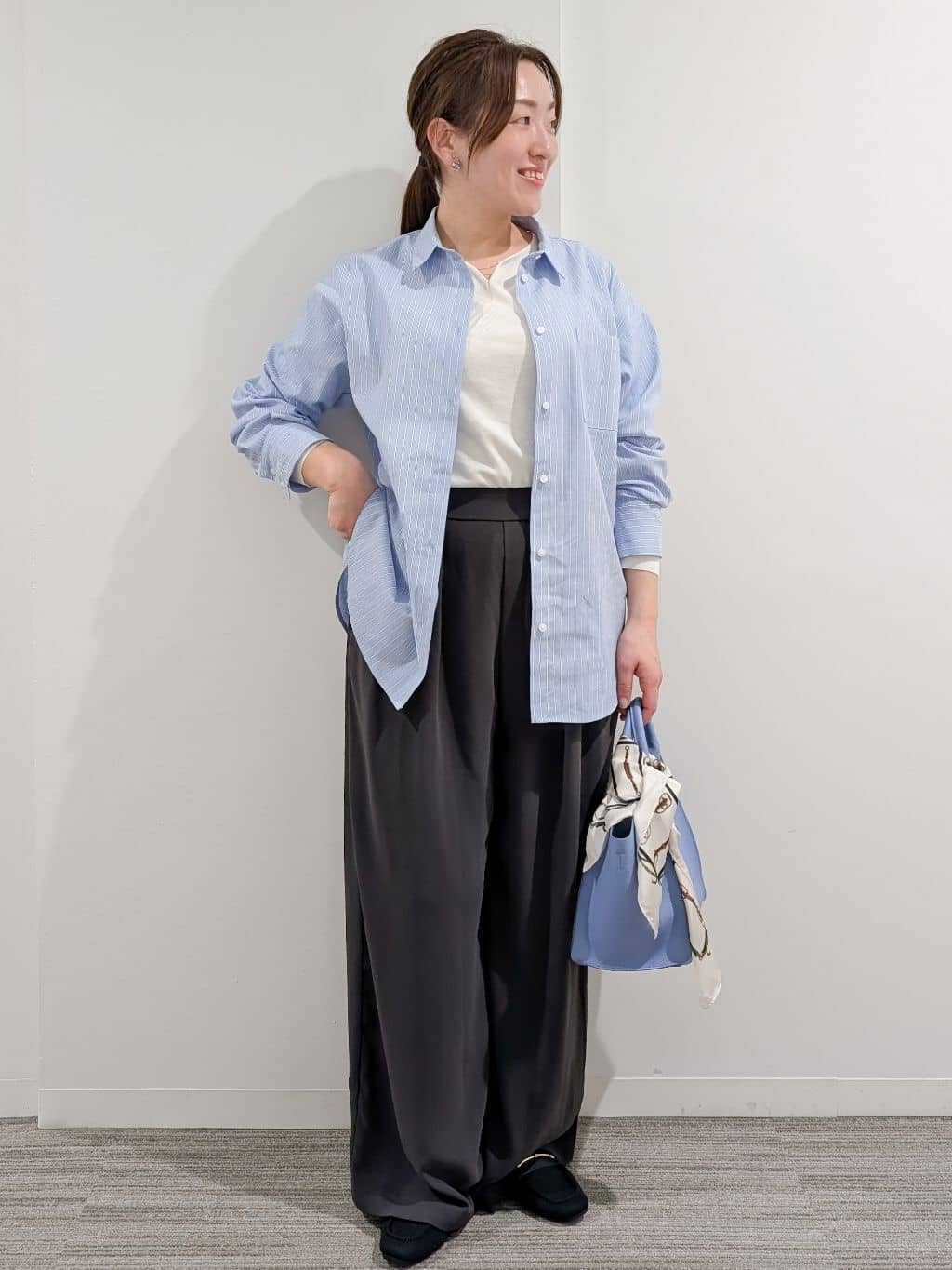 mika さんの「OPAQUE.CLIP｜【軽量／2WAY】台形ミドルトートバッグ」を使ったコーディネート