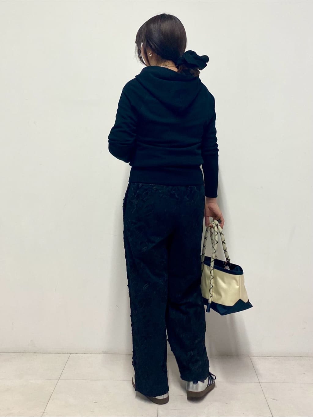 Sawaguchiさんの「DRESSTERIOR｜【ウォッシャブル/ウエストゴム】コットンエンブロイダリー イージーパンツ」を使ったコーディネート