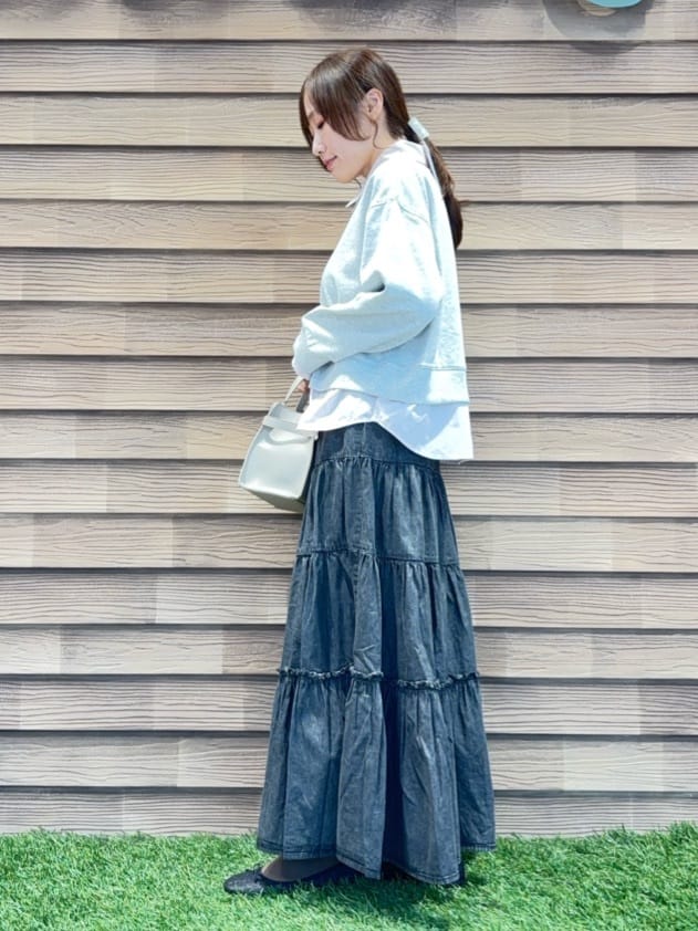 himiさんの「SHOO･LA･RUE｜【洗濯機可】1枚でサマ見え シャツレイヤード風 スウェット」を使ったコーディネート