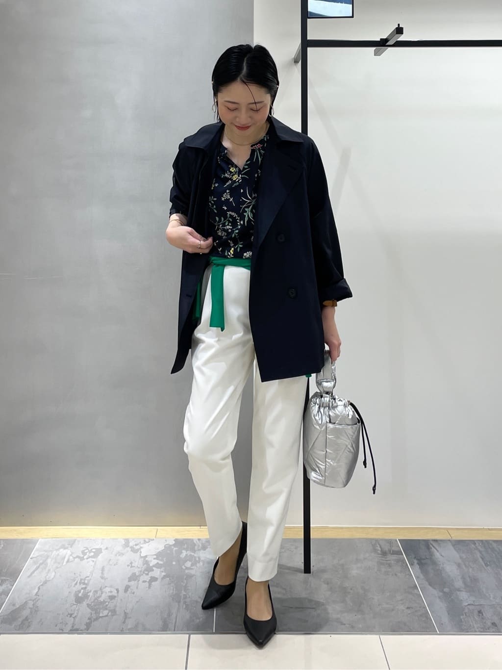 shihoさんの「INDIVI｜【褒められパンツ／高ストレッチ】タックテーパードパンツ」を使ったコーディネート