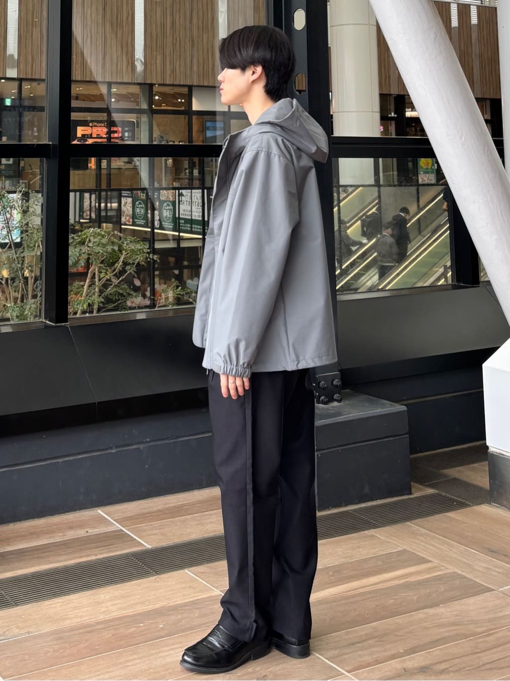 うらしーさんの「THE SHOP TK｜【季節の変わり目に最適】ナイロンマウンテンパーカ  防風/洗濯機OK」を使ったコーディネート