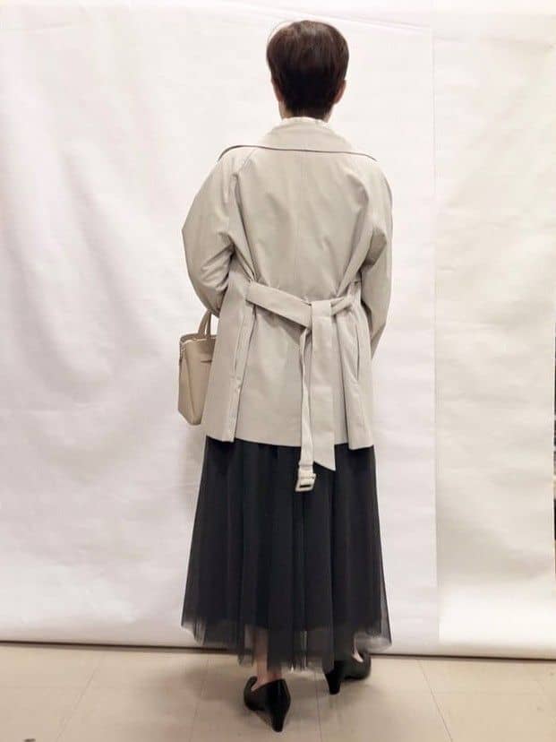なっちゃんさんの「SHOO･LA･RUE｜【S-LL/撥水】通勤やお出かけにも活躍 ミドルトレンチコート」を使ったコーディネート