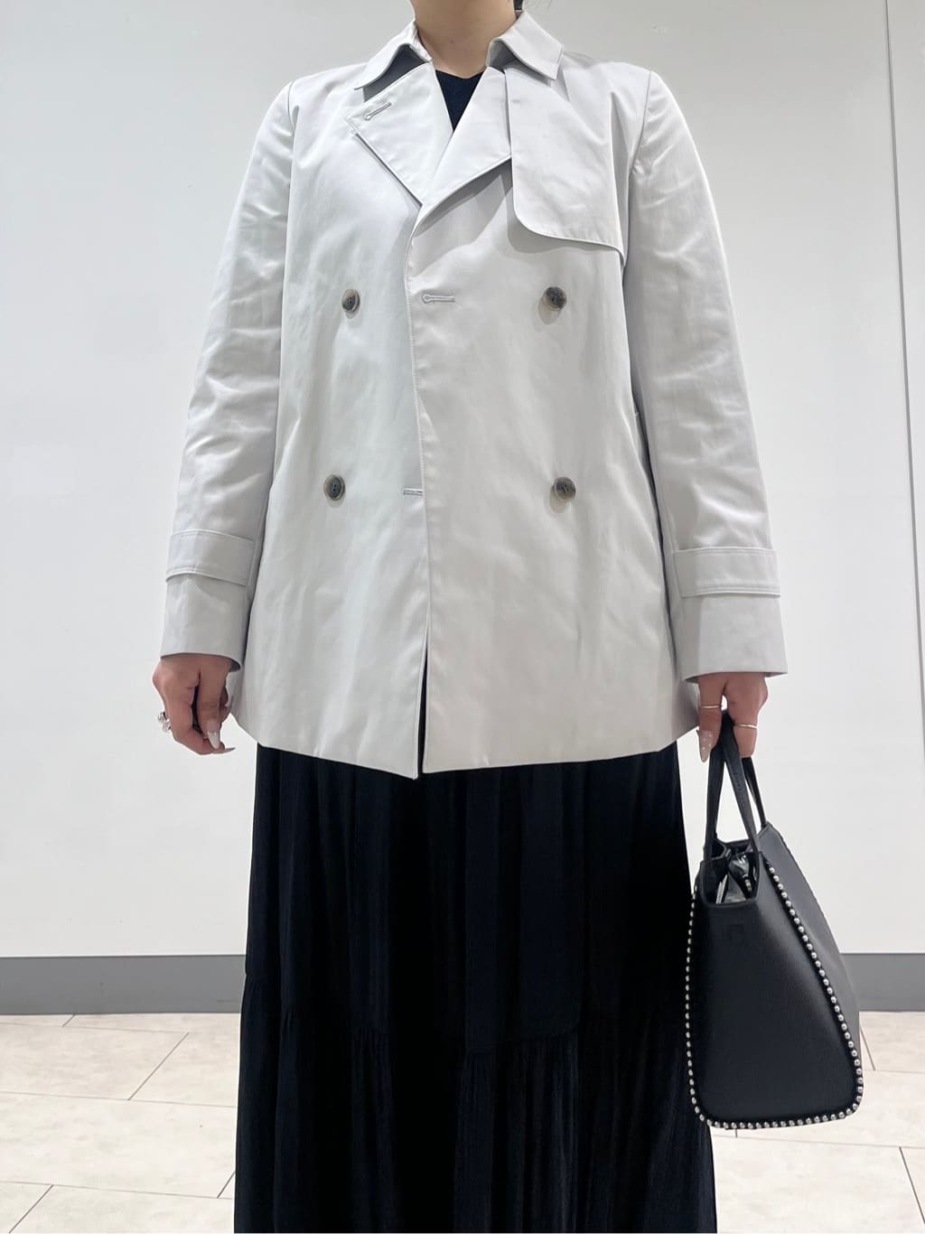 hasuさんの「INDIVI｜【花粉付着防止／撥水／UVケア】名品トレンチコート」を使ったコーディネート