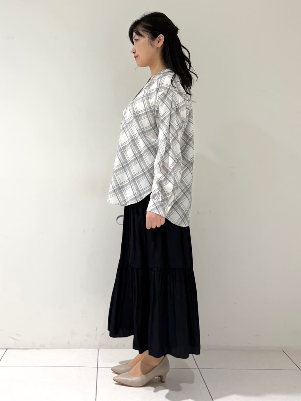 momokoさんの「INDIVI｜【2WAY／シアー】バイアスチェック柄＆無地 カシュクールシャツ」を使ったコーディネート