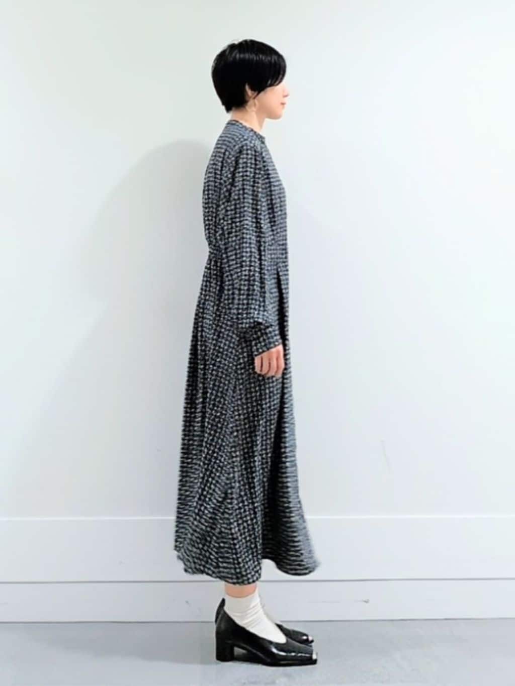 ミズタさんの「UNTITLED｜【洗える/きれいめ】クラシカルツイードワンピース」を使ったコーディネート