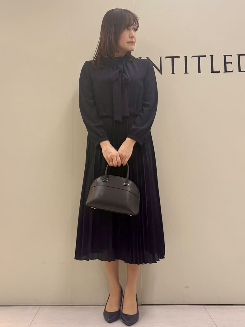 Sakaiさんの「UNTITLED｜【フォーマル/洗える】ボウタイ プリーツワンピース」を使ったコーディネート