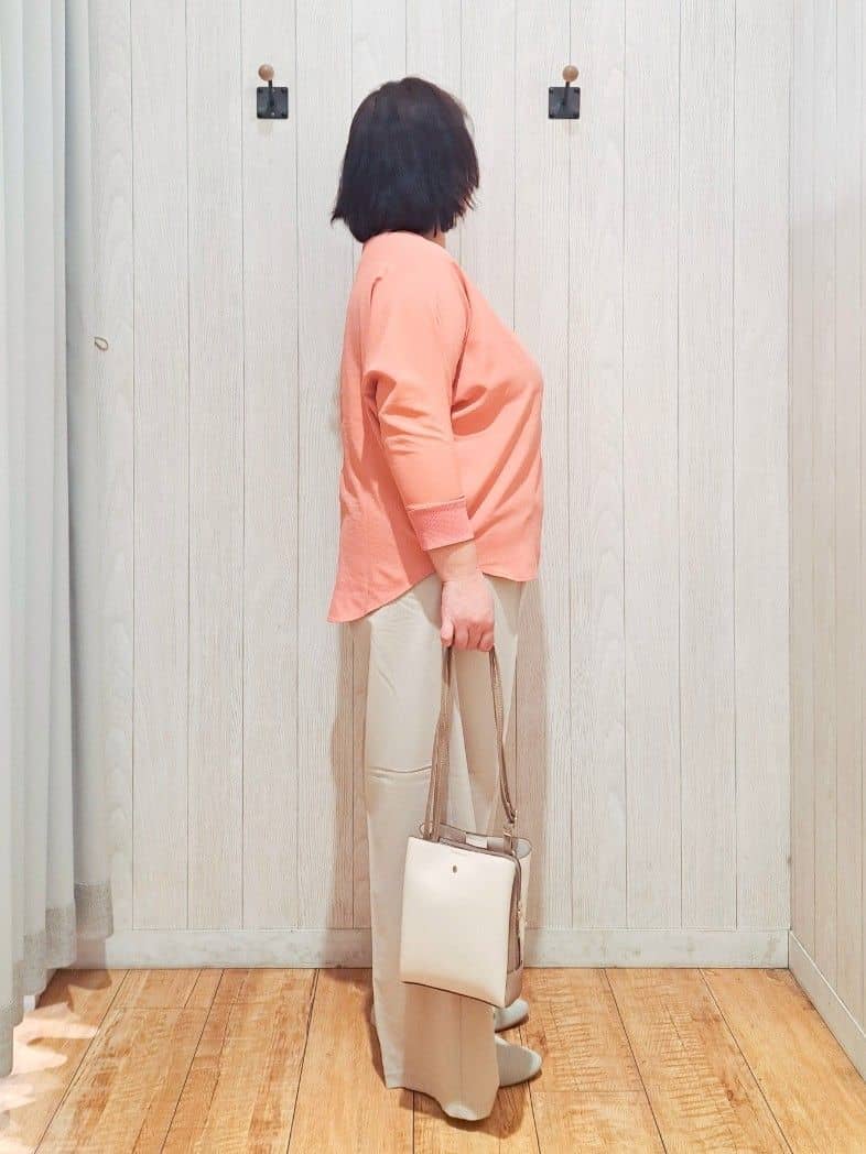 kotomiさんの「SHOO･LA･RUE｜【着丈選べる/体型カバー/洗濯機可】さらさらとろん ドルマンブラウス」を使ったコーディネート