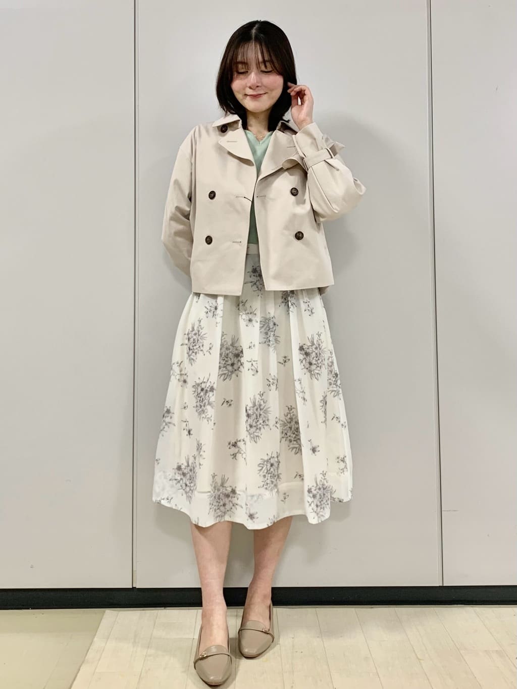 kasumiさんの「index｜キャンディスリーブショートトレンチコート【洗濯機OK／撥水／防花粉】《5col》」を使ったコーディネート