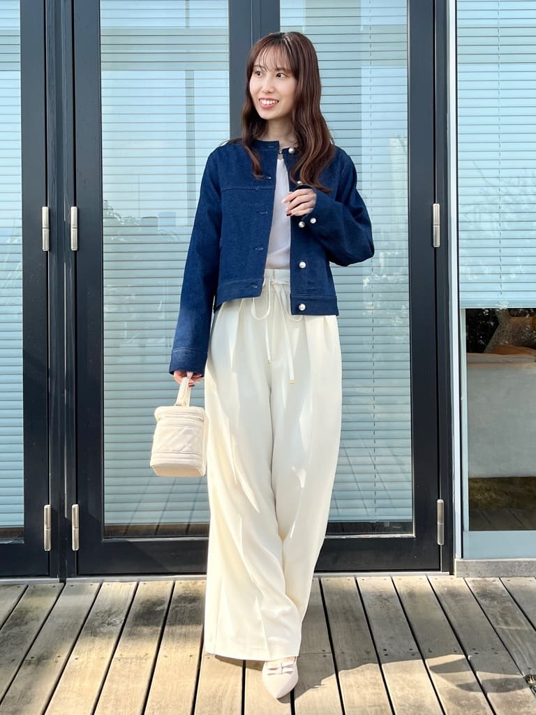 はばさんの「Couture brooch｜【洗える・綿100％】パール調ボタン デニムジャケット」を使ったコーディネート