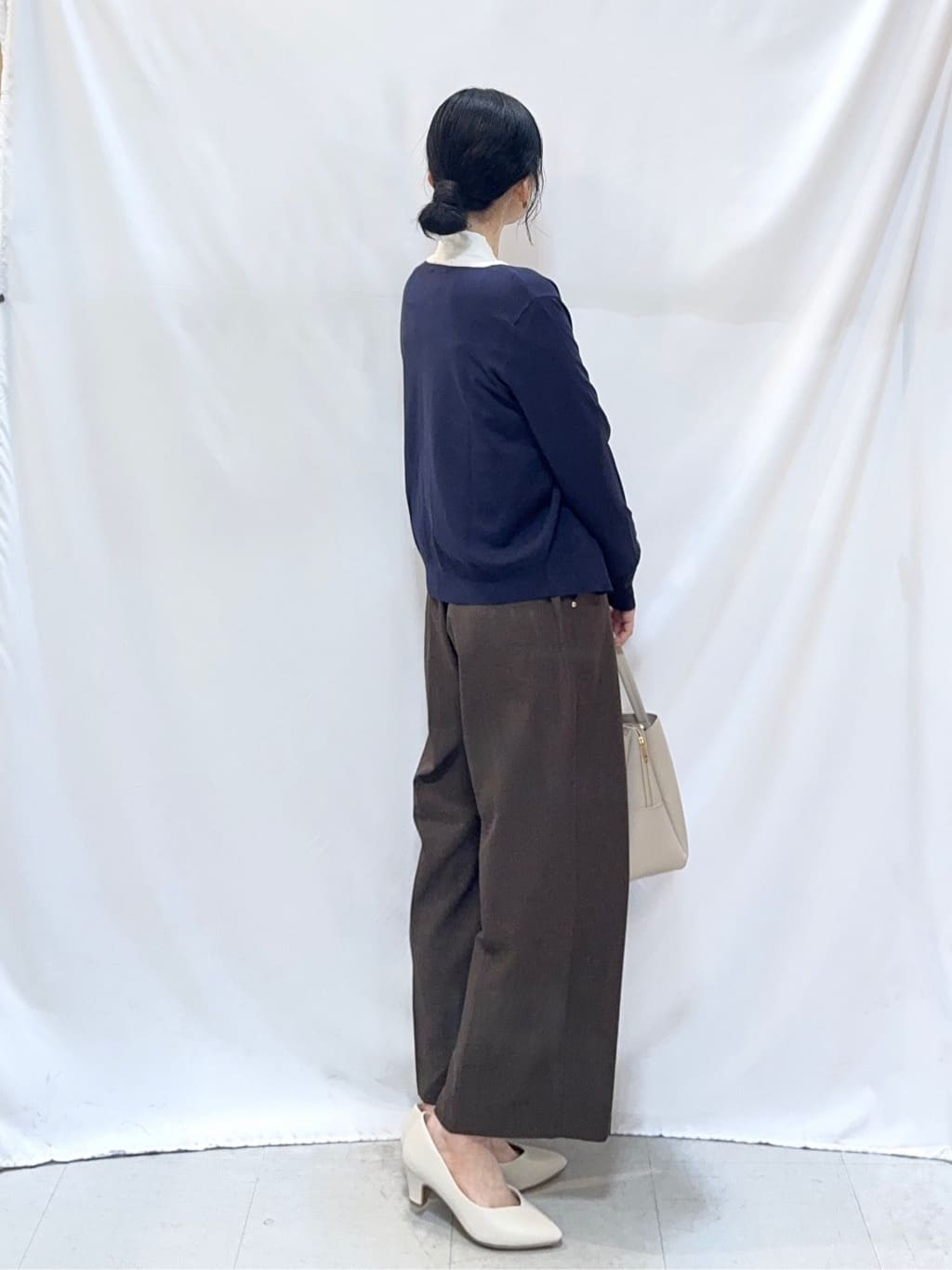 𝐇𝐢𝐫𝐨𝐦𝐢さんの「SHOO･LA･RUE｜【洗濯機可/S-3L】リボンボウタイが魅力　大人の華やかブラウス」を使ったコーディネート