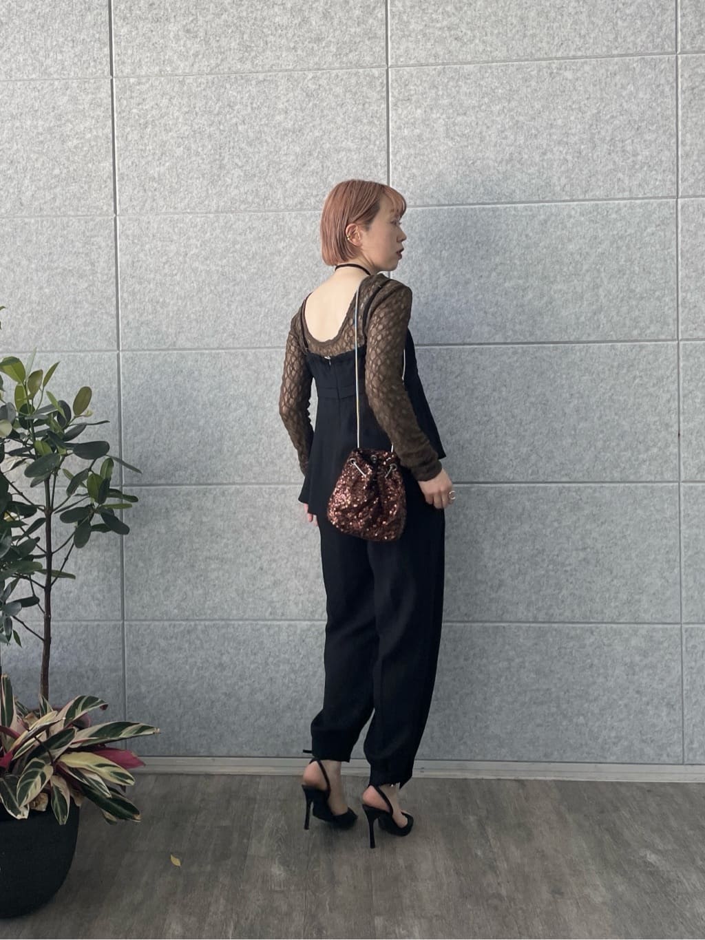 mikuさんの「INDIVI｜【一部店舗限定】バックオープンレースカットソー」を使ったコーディネート