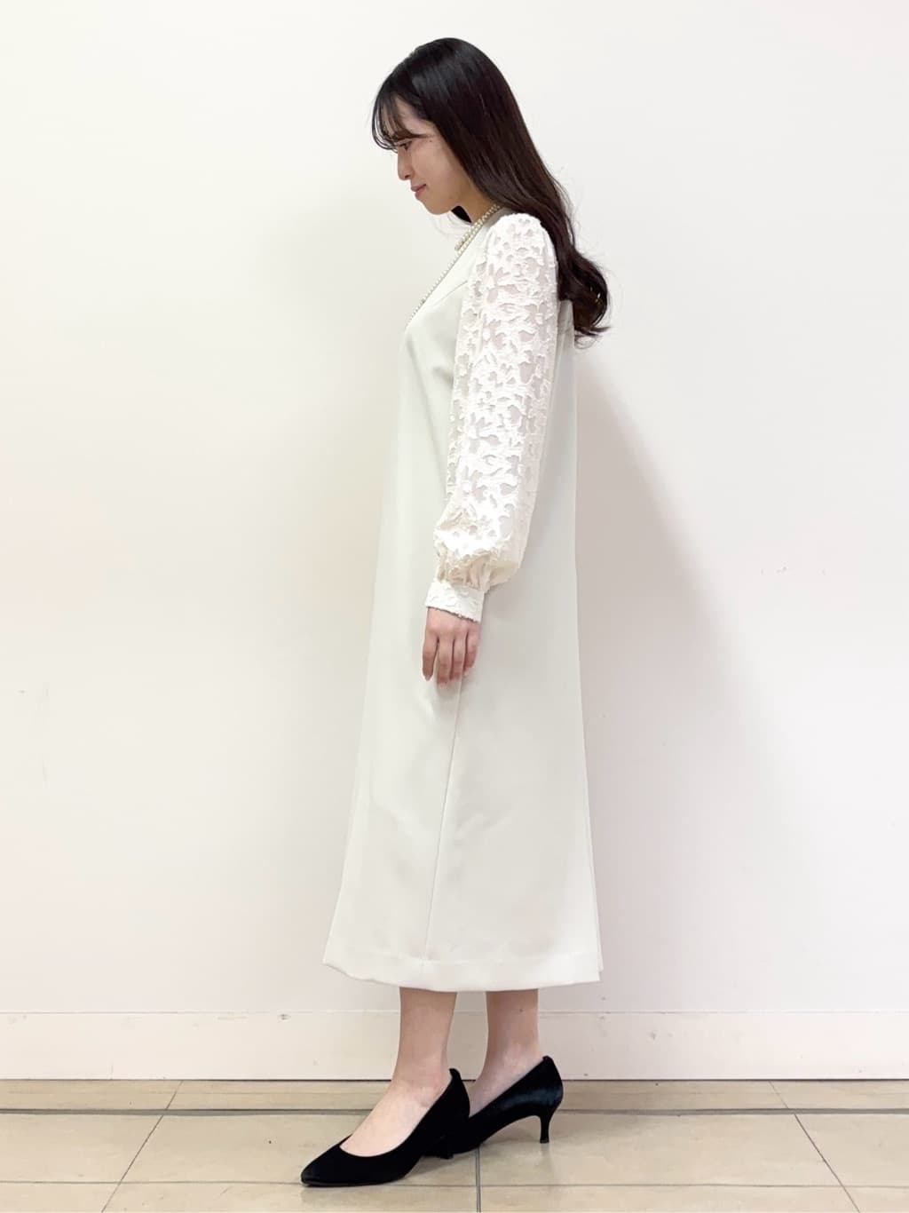 あやかさんの「UNTITLED｜◆【お呼ばれドレス/洗える】カットジャカードスリーブ ワンピース」を使ったコーディネート