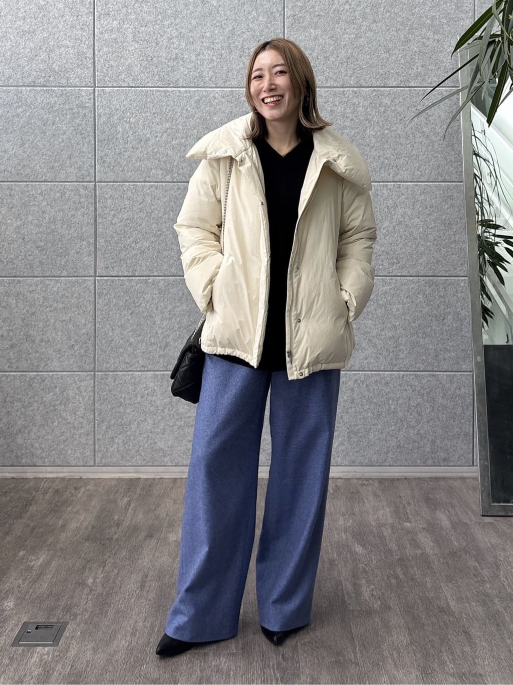 kotakiさんの「INDIVI｜【洗える／チュニック丈／カシミヤ混】スリットデザインVネックニット」を使ったコーディネート