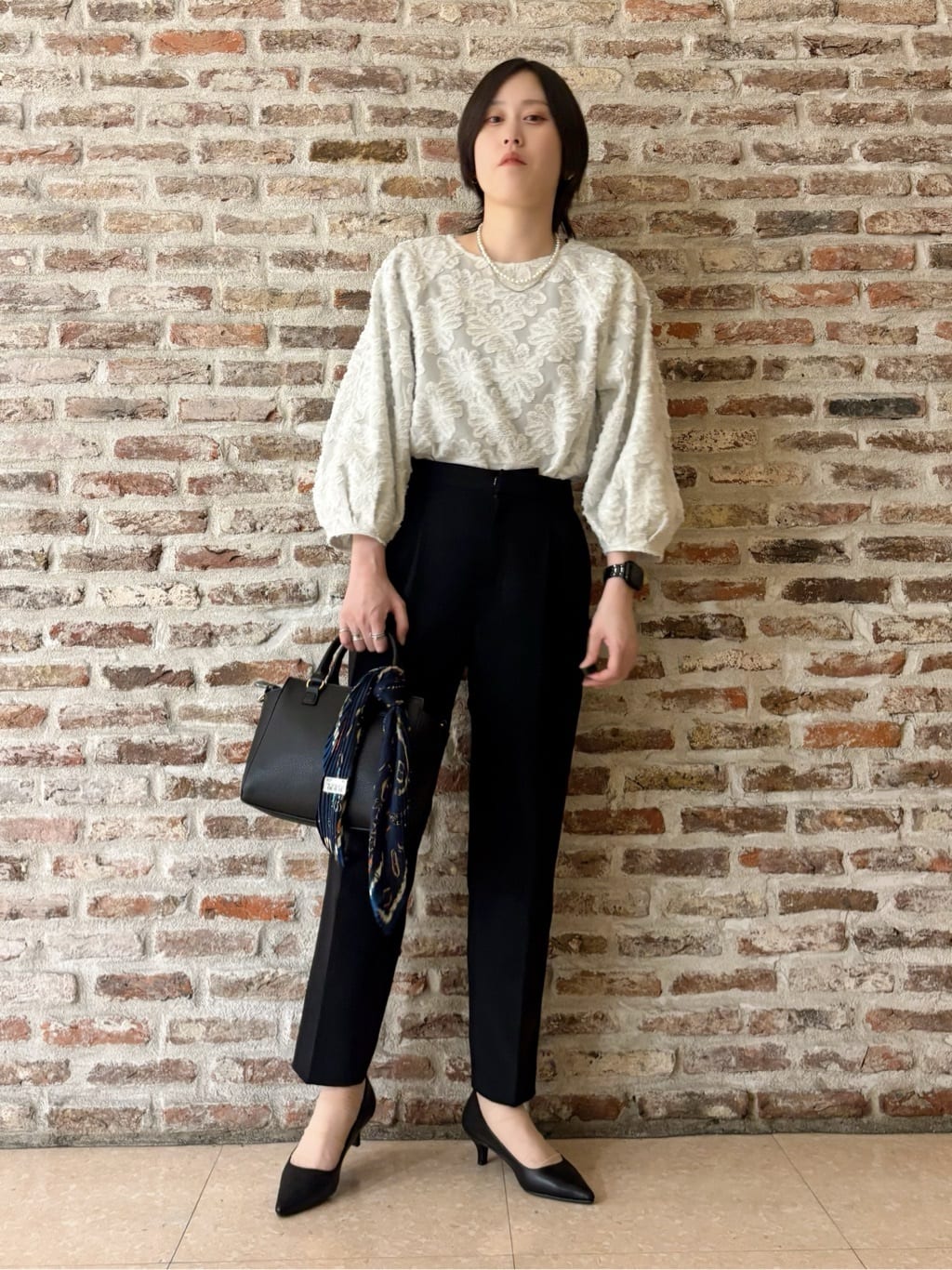 しばさんの「THE SHOP TK｜【通勤・きちんと見えに】ダブルクロス ペプラムジレ/セットアップ可」を使ったコーディネート