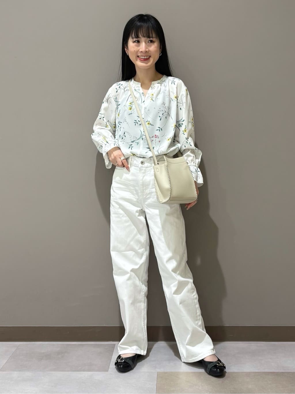 KEIKOさんの「INDIVI｜【撥水／軽量】ミニマル スタンドカラーコート」を使ったコーディネート