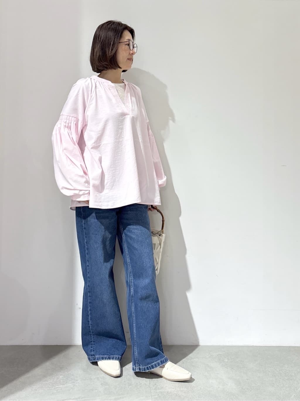 NAKAさんの「OPAQUE.CLIP｜ワイドストレートデニムパンツ【洗濯機OK】《S～LL》」を使ったコーディネート