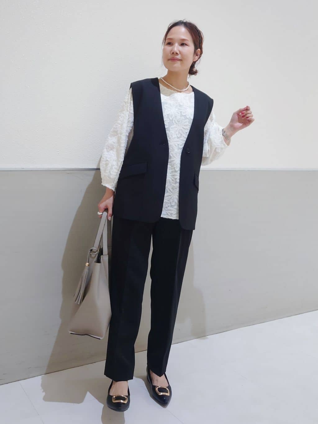 maruさんの「THE SHOP TK｜【通勤にもカジュアルにも】CAVIAN ジレ/セットアップ可」を使ったコーディネート