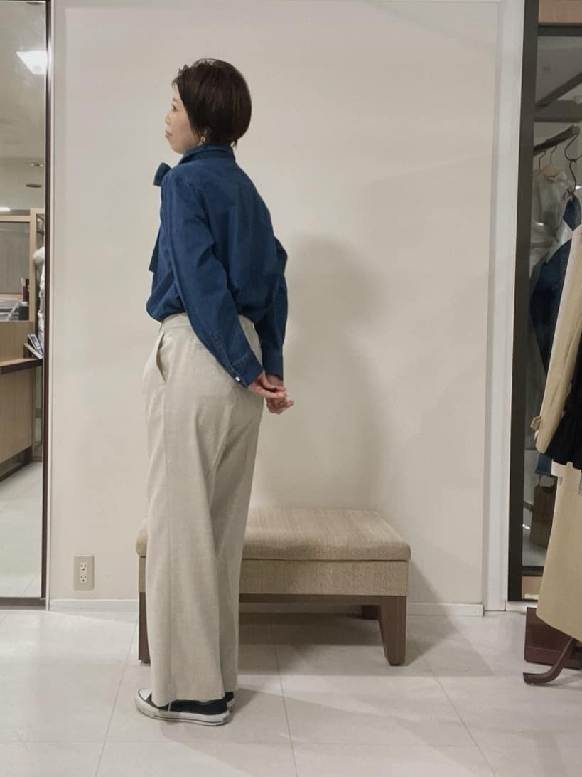 IWAMOさんの「UNTITLED｜【洗える/後ろウエストゴム】シャンブレーワイドパンツ」を使ったコーディネート