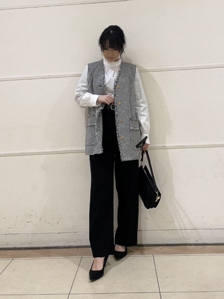 watanabeさんの「UNTITLED｜【オンオフ使える】スラブツイード ジレ」を使ったコーディネート