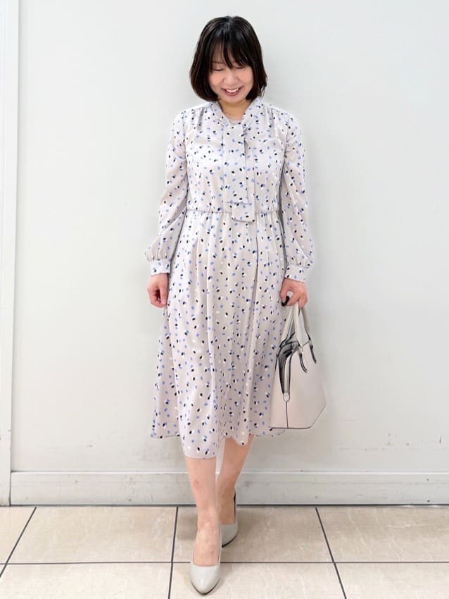 KIKIさんの「Reflect｜【セレモニー／通勤／おでかけに◎】フラワープリントボウタイワンピース」を使ったコーディネート
