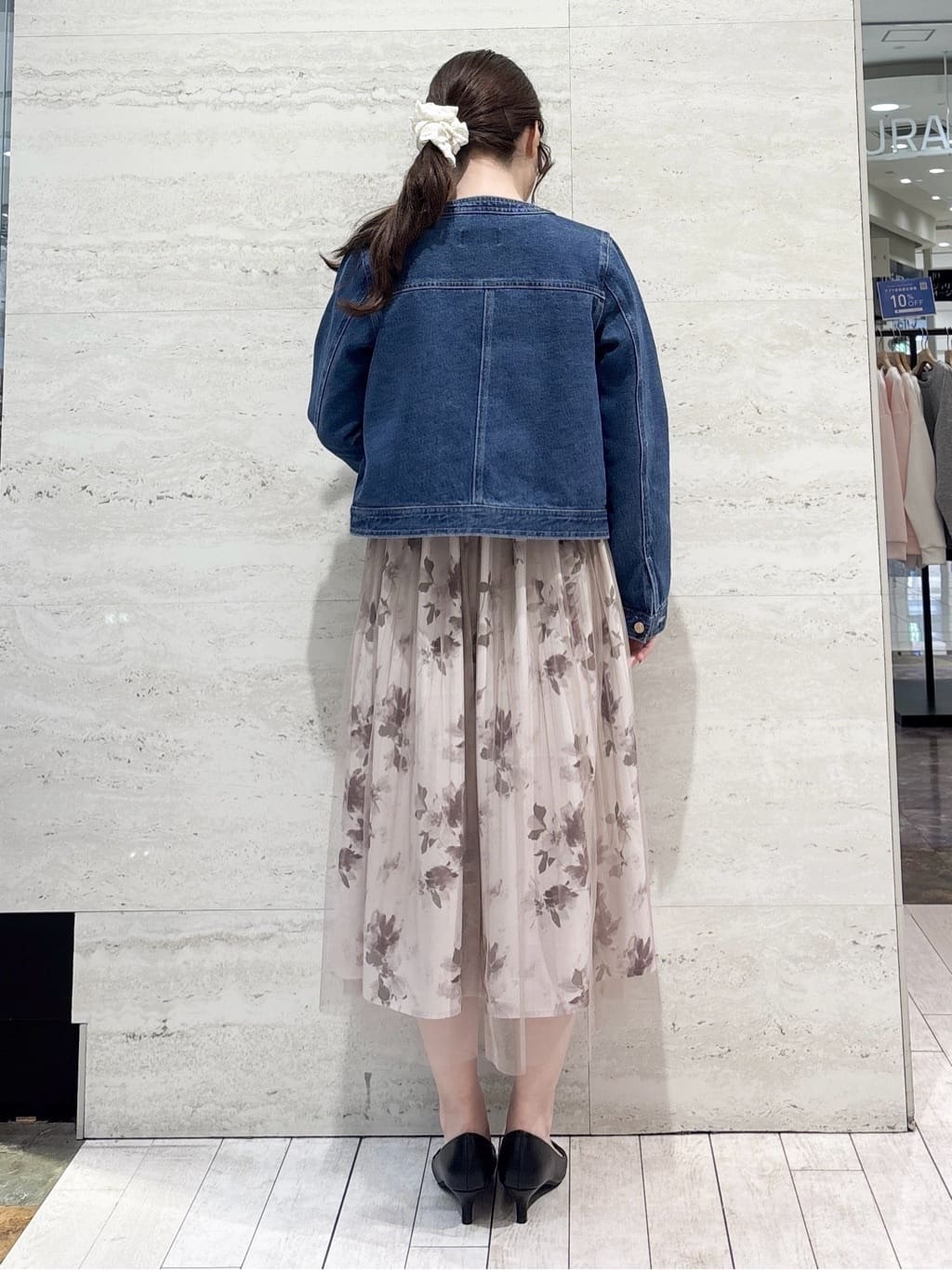 かほさんの「OPAQUE.CLIP｜【マツコの知らない世界で紹介】ビジューデザインポインテッドパンプス《抗菌防臭》」を使ったコーディネート