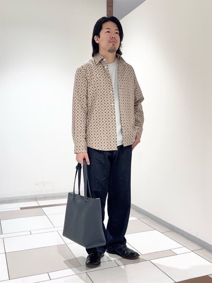 及川さんの「TAKEO KIKUCHI｜【BOWLER HAT LABEL】小紋ペイズリープリント 長袖シャツ」を使ったコーディネート