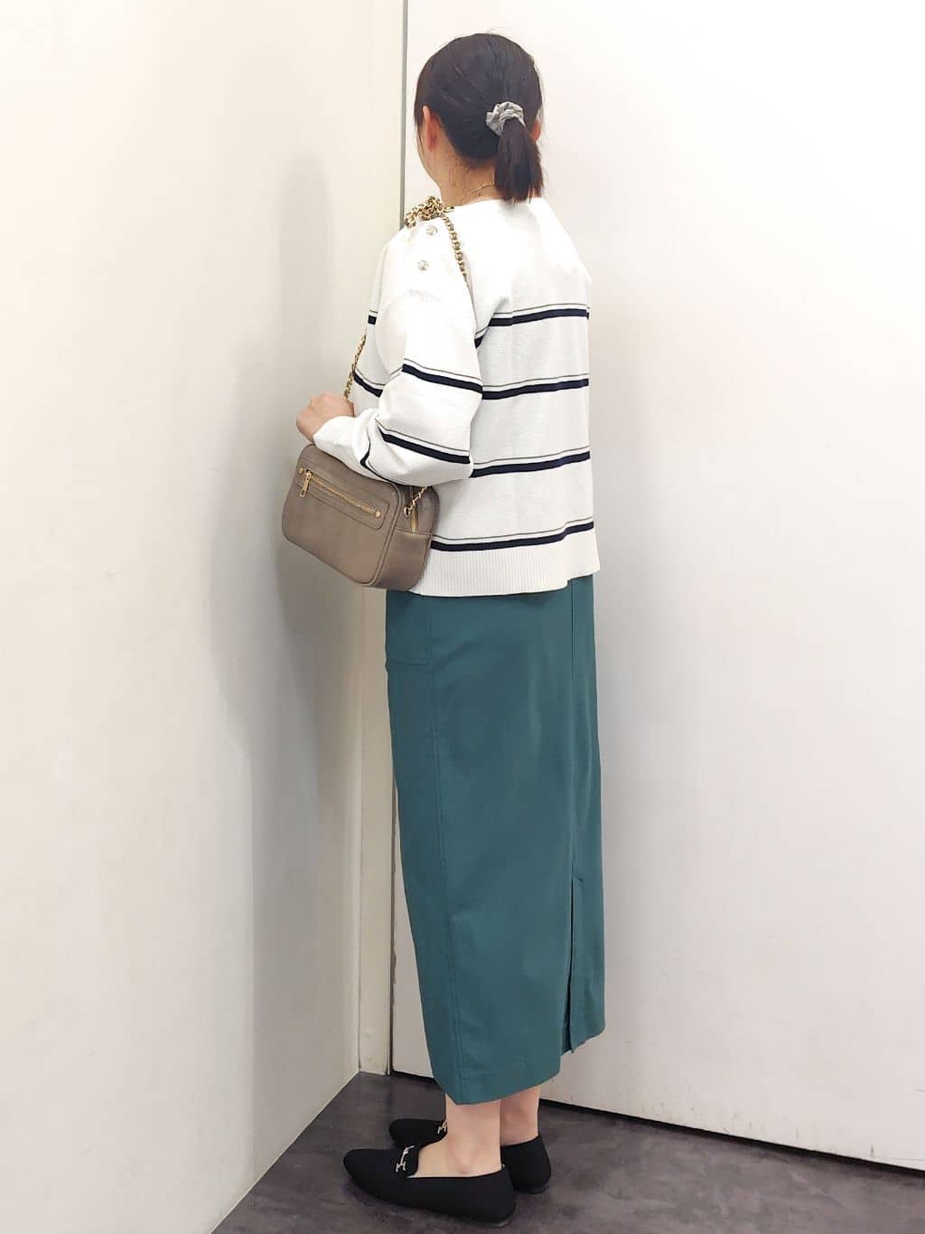 こんちゃんさんの「grove｜【貴島明日香さん着用】ハイパーストレッチナロースカート」を使ったコーディネート