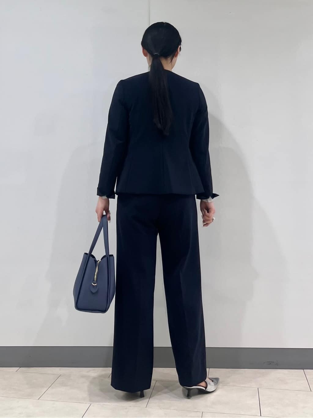 hasuさんの「INDIVI｜【通勤スーツ／洗える】ストレッチカラーレスジャケット」を使ったコーディネート