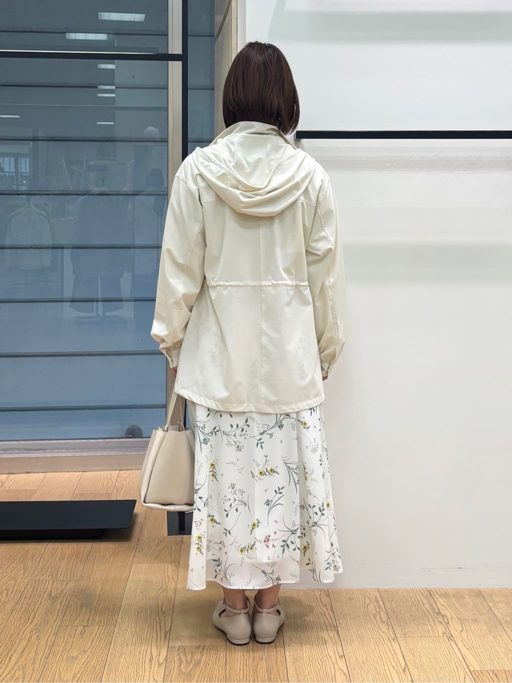 asamiさんの「INDIVI｜【洗える／キレイ色】体型カバー無縫製ニット」を使ったコーディネート