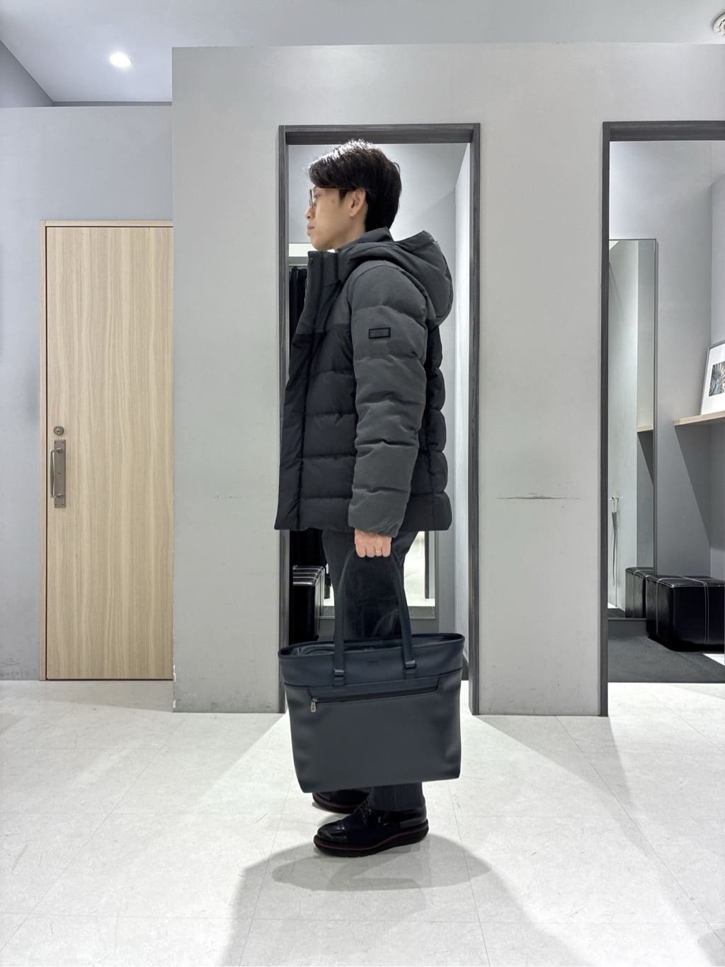 わいずみさんの「TAKEO KIKUCHI｜【抗菌防臭/シーズンレス】シアサッカーギンガムチェック ストレッチシャツ」を使ったコーディネート