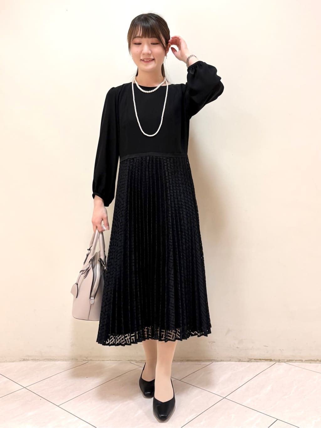 mikiさんの「Reflect｜【SS-4Lサイズ】シフォン&times;幾何柄レースプリーツワンピース」を使ったコーディネート