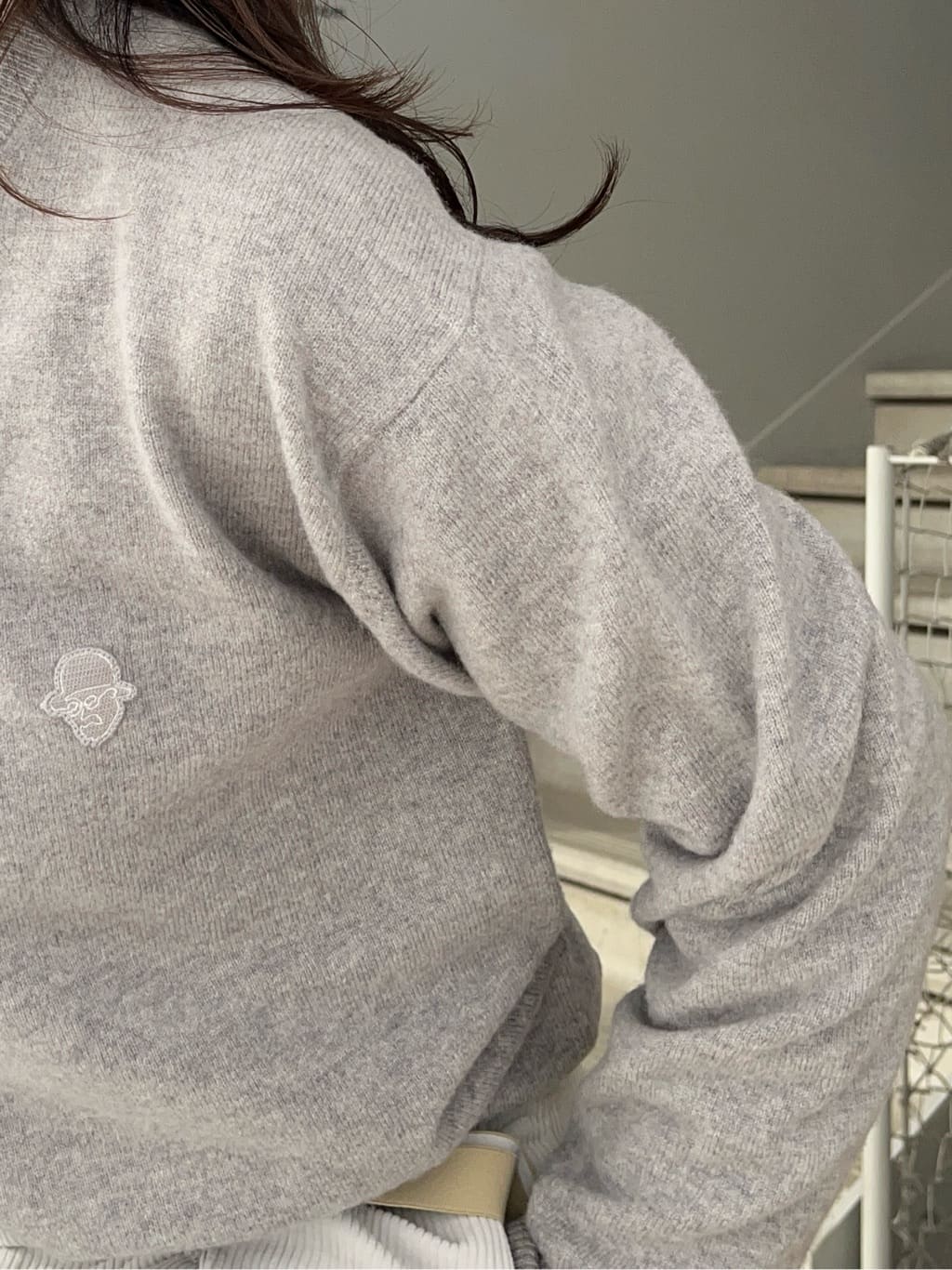 神野（jinno）さんの「TAKEO KIKUCHI｜【Air Palette Knit】ワンポイント カラーニット プルオーバー」を使ったコーディネート